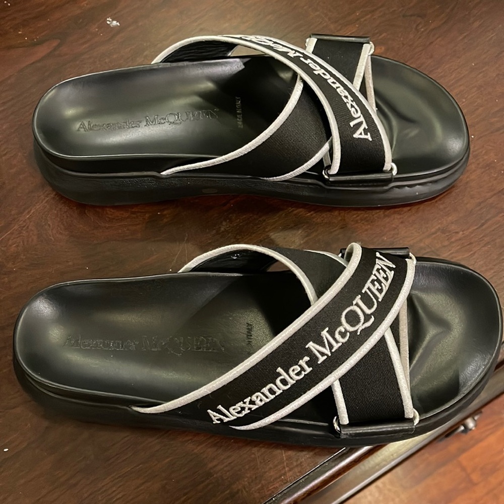 Alexander McQueen
Men's Oversized Hybrid Logo Slide Sandals
Size: 42 EU (9D US)